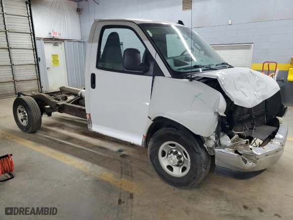 2019 Chevrolet Express Commercial Cutaway with VIN 1GB0GRFG9K1192508, listed as a Copart auction lot 80027454 with NaN miles and Salvage Title. Bid and sale history available at carsss.com. Image 4.