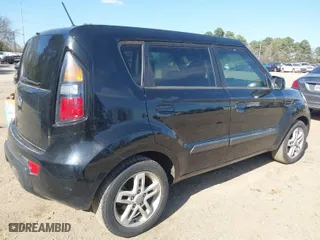 2010 Kia Soul ! with VIN KNDJT2A26A7187048, listed as a IAAI auction lot 41827635 with 182,647 mi miles. Bid and sale history available at carsss.com. Image 4.