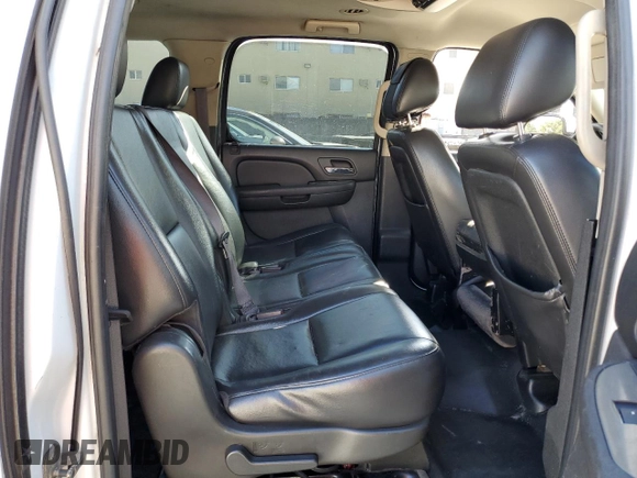 2011 Chevrolet Suburban z VIN 1GNWK5EG0BR121950, wystawiony jako Copart lot #82678394 z przebiegiem 154 952 mil mil oraz Szkoda całkowita • Salvage title. Historia ofert i sprzedaży dostępna na DreamBid. Obrazek 11.