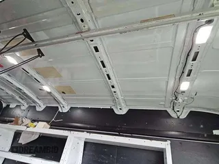 2018 Ford Transit с VIN 1FTYR3XG9JKA85925, выставлен на аукционе IAAI как лот 42786939 с пробегом 147 544 миль миль и . История ставок и продаж доступна на DreamBid. Изображение 18.