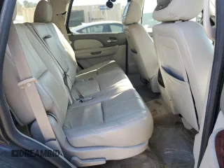 2014 GMC Yukon SLT z VIN 1GKS1CE06ER123325, wystawiony jako Copart lot #50320645 z przebiegiem 334 242 mil mil oraz Szkody całkowita. Historia ofert i sprzedaży dostępna na DreamBid. Obrazek 11.
