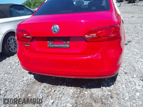2014 Volkswagen Jetta S z VIN 3VW2K7AJ1EM434223, wystawiony jako IAAI lot #42245560 z przebiegiem 105 411 mil mil oraz . Historia ofert i sprzedaży dostępna na DreamBid. Obrazek 6.