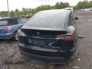 2024 Tesla Model Y Long Range z VIN 7SAYGDEE5RF130335, wystawiony jako IAAI lot #42250979 z przebiegiem 20 300 mil mil oraz . Historia ofert i sprzedaży dostępna na DreamBid. Obrazek 15.