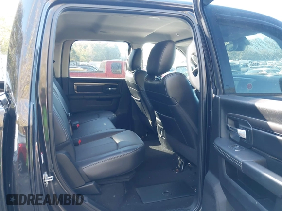 2018 Ram 1500 Sport z VIN 1C6RR7MT0JS174934, wystawiony jako IAAI lot #40564822 z przebiegiem 77 304 mil mil oraz . Historia ofert i sprzedaży dostępna na DreamBid. Obrazek 8.