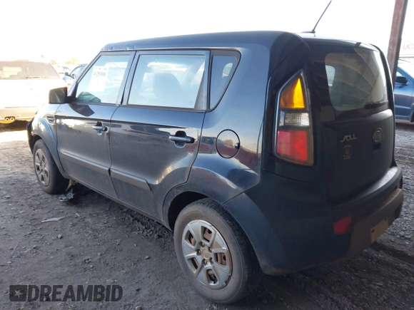 2011 Kia Soul with VIN KNDJT2A17B7733770, listed as a IAAI auction lot 41250008 with 182,515 mi miles. Bid and sale history available at carsss.com. Image 3.