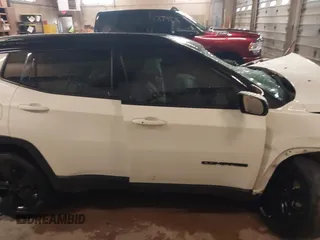 2021 Jeep Compass Latitude z VIN 3C4NJDBB8MT530881, wystawiony jako IAAI lot #42159145 z przebiegiem Nie podano mil oraz . Historia ofert i sprzedaży dostępna na DreamBid. Obrazek 12.
