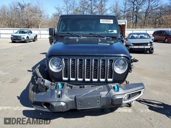 2023 Jeep Wrangler Sahara z VIN 1C4JJXP66PW605961, wystawiony jako Copart lot #50209655 z przebiegiem 32 805 mil mil oraz Szkoda całkowita • Salvage title. Historia ofert i sprzedaży dostępna na DreamBid. Obrazek 5.
