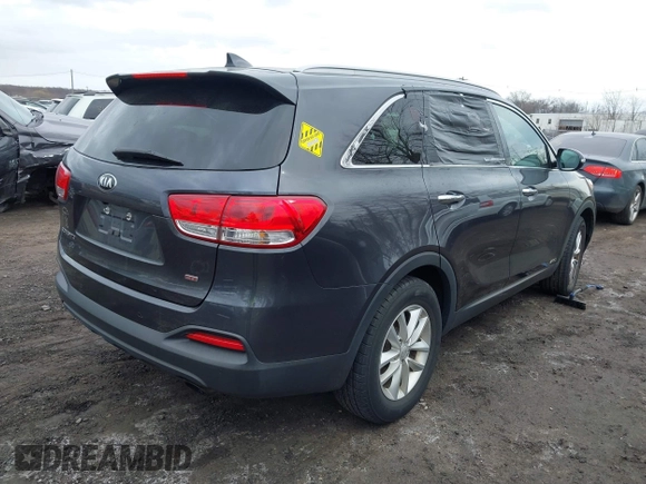 2018 Kia Sorento LX with VIN 5XYPGDA3XJG339502, listed as a IAAI auction lot 41724461 with 58,849 mi miles. Bid and sale history available at carsss.com. Image 4.