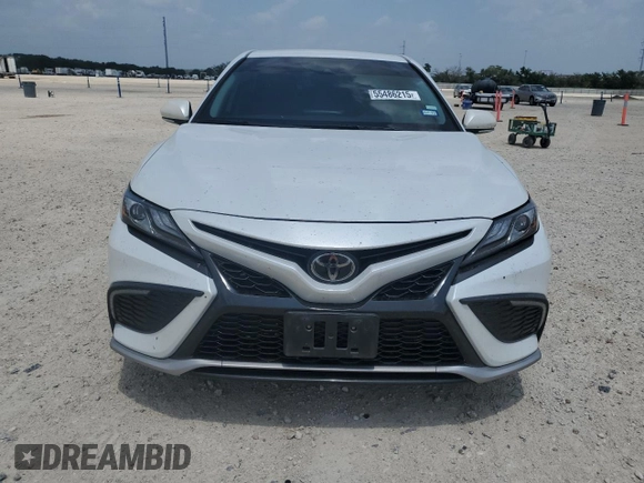 2022 Toyota Camry XSE z VIN 4T1K61AK7NU710392, wystawiony jako Copart lot #55486215 z przebiegiem 49 732 mil mil oraz Szkoda całkowita • Salvage title. Historia ofert i sprzedaży dostępna na DreamBid. Obrazek 5.