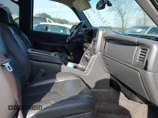 2004 Chevrolet Avalanche Z71 with VIN 3GNEK12TX4G337295, listed as a IAAI auction lot 41543250 with 153,195 mi miles and . Bid and sale history available at DreamBid. Image 5.