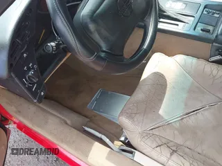 1994 Chevrolet Corvette z VIN 1G1YY32P6R5111992, wystawiony jako IAAI lot #42087310 z przebiegiem 72 086 mil mil oraz . Historia ofert i sprzedaży dostępna na DreamBid. Obrazek 6.