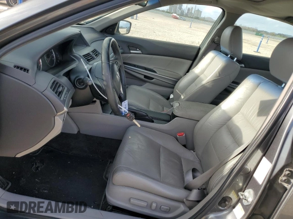 2010 Honda Accord EX-L z VIN 1HGCP3F86AA000301, wystawiony jako Copart lot #84867284 z przebiegiem Nie podano mil oraz Szkoda całkowita • Salvage title. Historia ofert i sprzedaży dostępna na DreamBid. Obrazek 7.