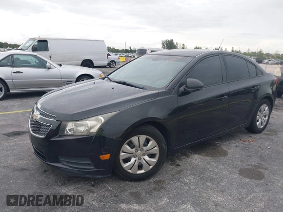 2014 Chevrolet Cruze LS z VIN 1G1PA5SH8E7243705, wystawiony jako IAAI lot #42420419 z przebiegiem 178 013 mil mil oraz . Historia ofert i sprzedaży dostępna na DreamBid. Obrazek 2.