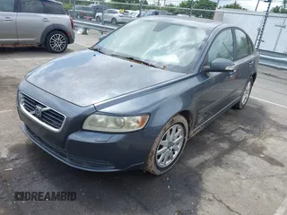 2008 Volvo S40 2.4L с VIN YV1MS382682388753, выставлен на аукционе IAAI как лот 42399969 с пробегом 198 879 миль миль и . История ставок и продаж доступна на DreamBid. Изображение 2.