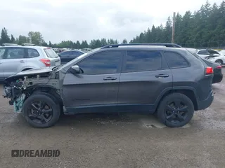 2018 Jeep Cherokee Latitude z VIN 1C4PJMCBXJD601328, wystawiony jako IAAI lot #42303389 z przebiegiem 98 288 mil mil oraz . Historia ofert i sprzedaży dostępna na DreamBid. Obrazek 15.
