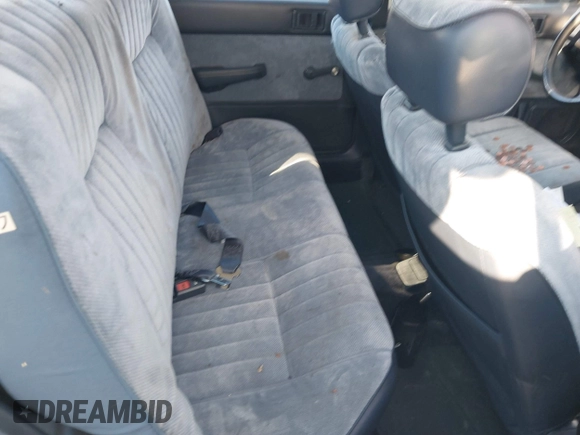 1986 Honda Civic z VIN JHMAK7439GS063929, wystawiony jako IAAI lot #41594413 z przebiegiem Nie podano mil oraz . Historia ofert i sprzedaży dostępna na DreamBid. Obrazek 8.