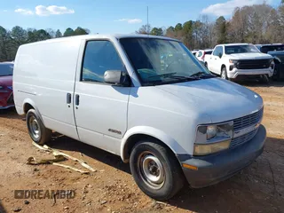 2000 Chevrolet Astro Cargo Van with VIN 1GCDM19W8YB190830, listed as a IAAI auction lot 41632529 with 278,111 mi miles. Bid and sale history available at carsss.com. Image 1.