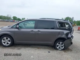 2014 Toyota Sienna LE AAS с VIN 5TDKK3DC8ES422689, выставлен на аукционе IAAI как лот 42306029 с пробегом 41 627 миль миль и . История ставок и продаж доступна на DreamBid. Изображение 14.
