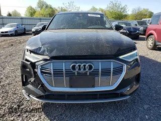 2019 Audi e-tron Premium Plus с VIN WA1LABGE5KB013142, выставлен на аукционе Copart как лот 52452085 с пробегом 91 042 миль миль и Списание • Salvage title. История ставок и продаж доступна на DreamBid. Изображение 5.