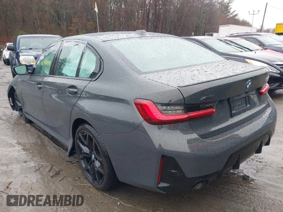 2025 BMW 3 Series 330i xDrive z VIN 3MW89CW03S8F10916, wystawiony jako IAAI lot #41796919 z przebiegiem 1 497 mil mil oraz . Historia ofert i sprzedaży dostępna na DreamBid. Obrazek 3.