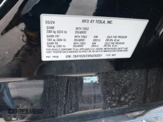 2024 Tesla Model Y Long Range z VIN 7SAYGDEE9RA293261, wystawiony jako IAAI lot #42118735 z przebiegiem 11 454 mil mil oraz . Historia ofert i sprzedaży dostępna na DreamBid. Obrazek 9.