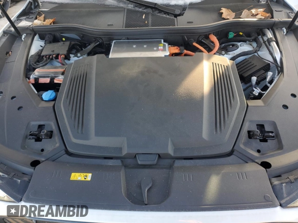 2022 Audi e-tron Premium z VIN WA1AAAGE7NB043670, wystawiony jako Copart lot #42147305 z przebiegiem 24 177 mil mil oraz Szkoda całkowita • Salvage title. Historia ofert i sprzedaży dostępna na DreamBid. Obrazek 12.
