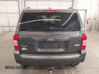 2016 Jeep Patriot Latitude z VIN 1C4NJRFB8GD658216, wystawiony jako IAAI lot #42102530 z przebiegiem 143 956 mil mil oraz . Historia ofert i sprzedaży dostępna na DreamBid. Obrazek 17.