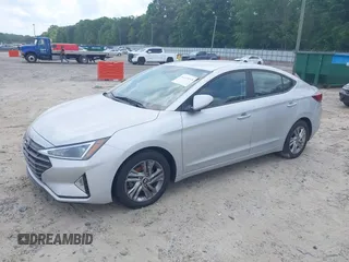 2019 Hyundai Elantra SEL z VIN KMHD84LF6KU746655, wystawiony jako IAAI lot #42135528 z przebiegiem 103 410 mil mil oraz . Historia ofert i sprzedaży dostępna na DreamBid. Obrazek 2.