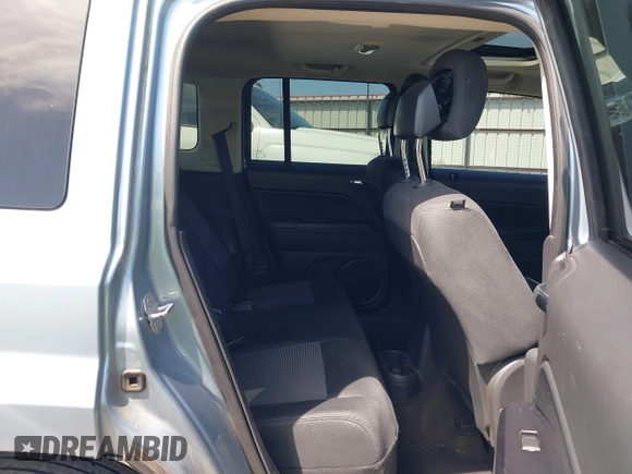 2014 Jeep Patriot Latitude with VIN 1C4NJPFB8ED547358, listed as a IAAI auction lot 41989330 with 107,598 mi miles and . Bid and sale history available at carsss.com. Image 8.