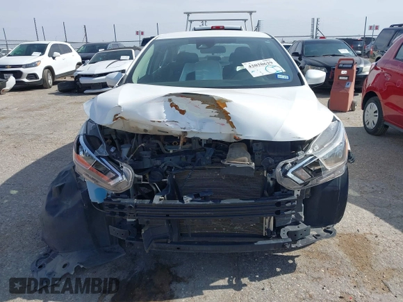 2022 Nissan Versa SV z VIN 3N1CN8EV4NL839437, wystawiony jako IAAI lot #42020629 z przebiegiem 46 138 mil mil oraz . Historia ofert i sprzedaży dostępna na DreamBid. Obrazek 13.