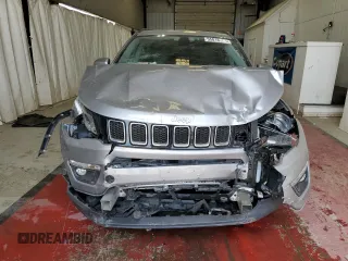 2018 Jeep Compass Latitude z VIN 3C4NJDBB3JT360814, wystawiony jako Copart lot #55018455 z przebiegiem 69 582 mil mil oraz Szkoda całkowita • Salvage title. Historia ofert i sprzedaży dostępna na DreamBid. Obrazek 5.