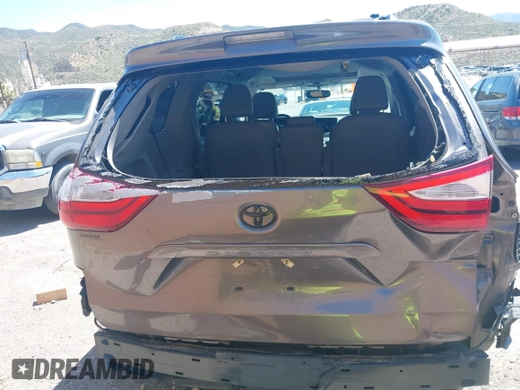 2016 Toyota Sienna XLE with VIN 5TDYK3DCXGS722960, listed as a IAAI auction lot 42153794 with 147,331 mi miles. Bid and sale history available at carsss.com. Image 17.