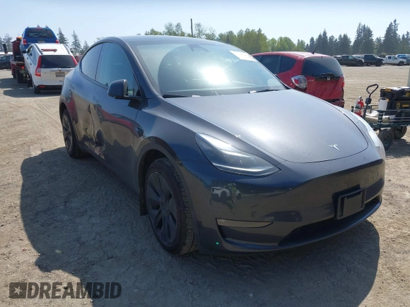 2024 Tesla Model Y Long Range with VIN 7SAYGDEE3RF177458, listed as a IAAI auction lot 42109641 with 7,890 mi miles. Bid and sale history available at carsss.com. Image 1.