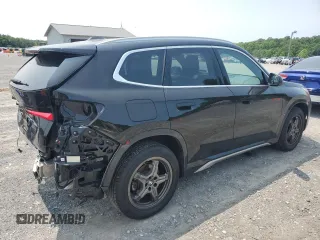 2025 BMW X1 xDrive28i z VIN WBX73EF09S5061608, wystawiony jako Copart lot #58814995 z przebiegiem 6 612 mil mil oraz Szkoda całkowita • Salvage title. Historia ofert i sprzedaży dostępna na DreamBid. Obrazek 3.