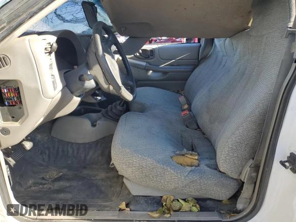 1998 GMC Sonoma z VIN 1GTCS1443W8506359, wystawiony jako Copart lot #83055064 z przebiegiem Nie podano mil oraz Szkody całkowita. Historia ofert i sprzedaży dostępna na DreamBid. Obrazek 7.