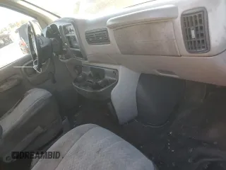 2000 GMC Savana z VIN 1GTFG25M5Y1902825, wystawiony jako Copart lot #81948164 z przebiegiem 275 963 mil mil oraz Czysty tytuł • Clean title. Historia ofert i sprzedaży dostępna na DreamBid. Obrazek 8.