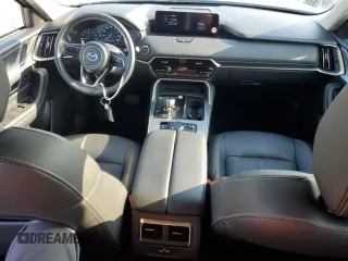 2024 Mazda CX-90 Premium z VIN JM3KKDHDXR1165117, wystawiony jako Copart lot #58350355 z przebiegiem 30 695 mil mil oraz Czysty tytuł • Clean title. Historia ofert i sprzedaży dostępna na DreamBid. Obrazek 8.