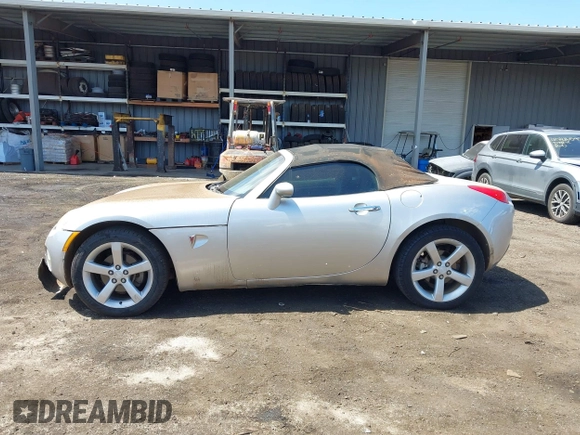 2007 Pontiac Solstice z VIN 1G2MB35B37Y137084, wystawiony jako IAAI lot #41751483 z przebiegiem 68 241 mil mil oraz . Historia ofert i sprzedaży dostępna na DreamBid. Obrazek 15.