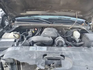 2005 Chevrolet Silverado 1500 LS z VIN 2GCEC13T751334286, wystawiony jako IAAI lot #41183917 z przebiegiem 229 192 mil mil oraz . Historia ofert i sprzedaży dostępna na DreamBid. Obrazek 10.