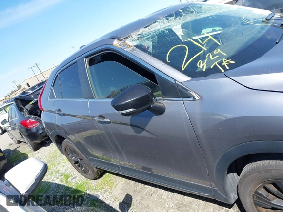2018 Mitsubishi Eclipse Cross LE z VIN JA4AT4AA5JZ062561, wystawiony jako IAAI lot #41572618 z przebiegiem 95 716 mil mil oraz . Historia ofert i sprzedaży dostępna na DreamBid. Obrazek 13.