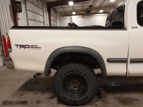 2002 Toyota Tundra SR5 with VIN 5TBBT44162S327523, listed as a IAAI auction lot 41635111 with 200,733 mi miles. Bid and sale history available at carsss.com. Image 20.