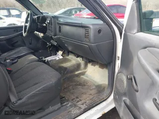 2002 Chevrolet Silverado 1500 with VIN 1GCEC14WX2Z146163, listed as a IAAI auction lot 41520765 with 195,742 mi miles. Bid and sale history available at carsss.com. Image 5.