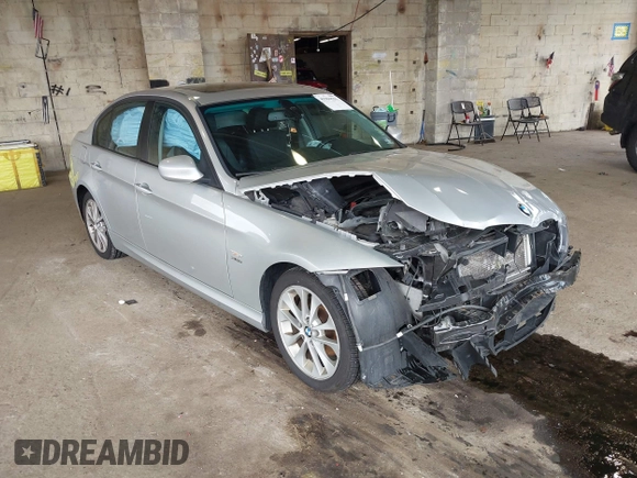 2011 BMW 3 Series 328i xDrive z VIN WBAPK7C55BA819217, wystawiony jako IAAI lot #41994555 z przebiegiem 204 559 mil mil oraz . Historia ofert i sprzedaży dostępna na DreamBid. Obrazek 1.