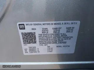2025 Chevrolet Equinox FWD LT with VIN 3GNAXHEG8SL142422, listed as a IAAI auction lot 41160661 with 1,050 mi miles. Bid and sale history available at carsss.com. Image 9.
