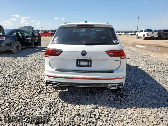 2023 Volkswagen Tiguan SEL R-Line z VIN 3VV4B7AX2PM047944, wystawiony jako Copart lot #62499075 z przebiegiem 45 589 mil mil oraz Czysty tytuł • Clean title. Historia ofert i sprzedaży dostępna na DreamBid. Obrazek 6.