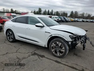 2020 Audi e-tron Sportback Premium Plus z VIN WA12ABGE5LB032271, wystawiony jako Copart lot #70638782 z przebiegiem 17 920 mil mil oraz . Historia ofert i sprzedaży dostępna na DreamBid. Obrazek 4.