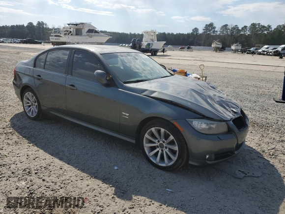 2011 BMW 3 Series 328i xDrive z VIN WBAPK5G59BNN28243, wystawiony jako Copart lot #46920195 z przebiegiem 125 728 mil mil oraz Szkody całkowita. Historia ofert i sprzedaży dostępna na DreamBid. Obrazek 4.