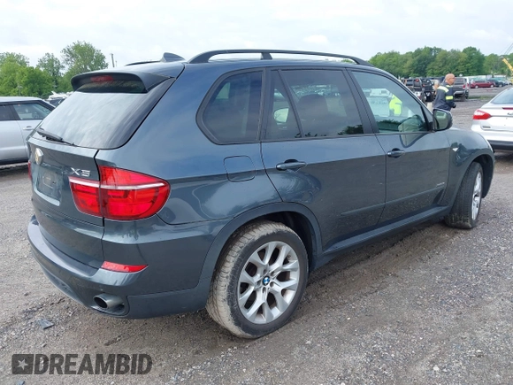 2011 BMW X5 35i z VIN 5UXZV4C57BL402606, wystawiony jako IAAI lot #42336940 z przebiegiem 163 224 mil mil oraz . Historia ofert i sprzedaży dostępna na DreamBid. Obrazek 4.