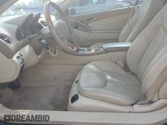 2005 Mercedes-Benz SL z VIN WDBSK76F25F087071, wystawiony jako Copart lot #56153185 z przebiegiem 95 135 mil mil oraz Tytuł czysty. Historia ofert i sprzedaży dostępna na DreamBid. Obrazek 7.