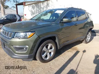 2018 Jeep Compass Latitude with VIN 3C4NJCBB2JT462065, listed as a IAAI auction lot 41985263 with 38,863 mi miles. Bid and sale history available at carsss.com. Image 2.